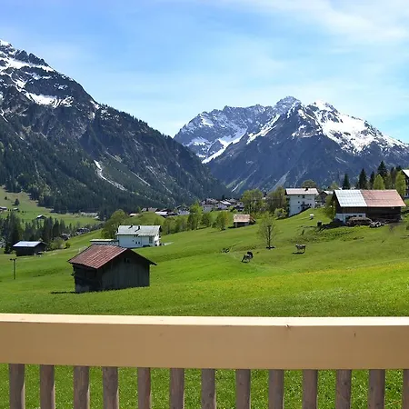 Ahorn Apartman *